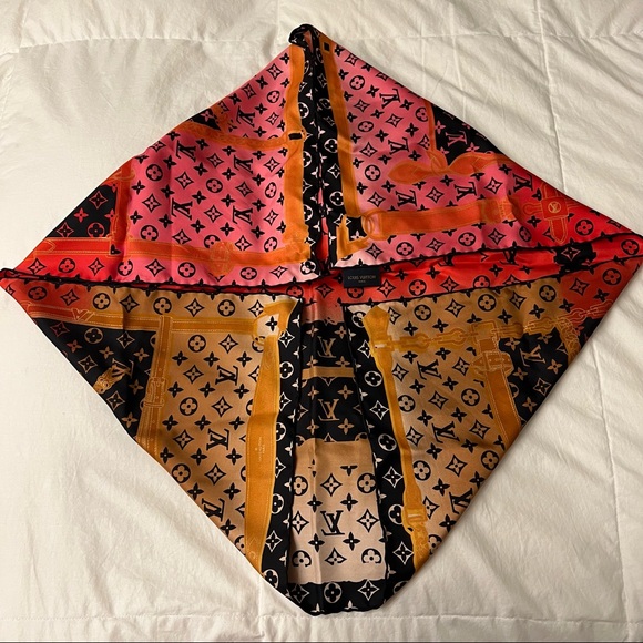 Authentic Louis Vuitton Scarf Bandana Rising Confidential Monogram M76145 Silk - Picture 6 of 16